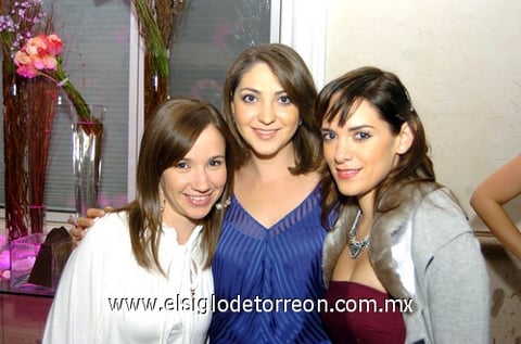 24112009 Ale Galán, Paty Lugo y Ana Anaya.