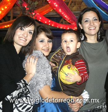 24112009 Lorena Sánchez de Rivera, Lucía Padilla Salmón, el pequeño Emiliano y Karime Sánchez.