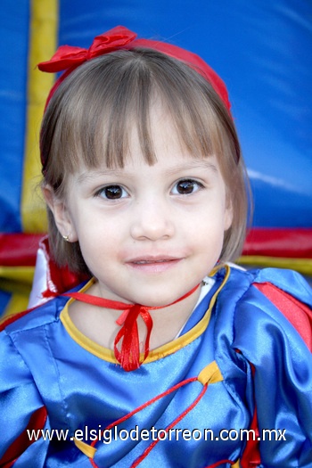25112009 Ángela Campos Vargas celebró como Princesa su tercer cumpleaños.