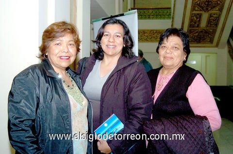25112009 María Teresa López, Juanita López y María Teresa Escobedo.
