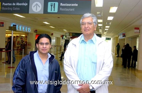 25112009 México. Juan Carlos Hernández fue recibido por Juan García Torre.