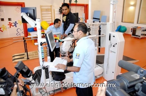 En el CRIT los robots son de verdad, así funciona el Lokomat que ayuda en la rehabilitación de los pacientes.