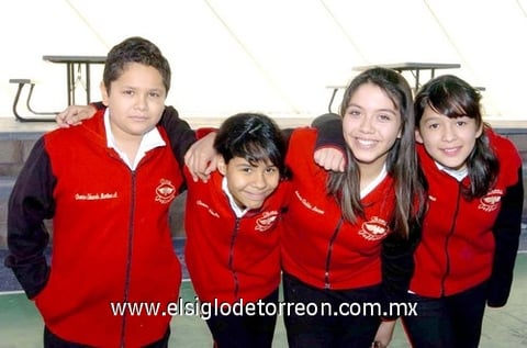 27112009 Damián Eduardo Martínez, Damaris Sánchez, Melanie Valdés y Sonia Orona.