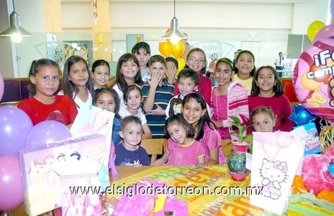 27112009 Angélica María Garza Saucedo, festejó diez años de edad en compañía de sus amiguitos.