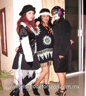 28112009 Mariana Fuentes, Montse Romero y Laura Ciper.