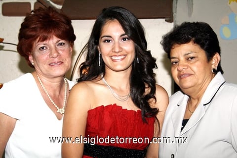 28112009 Diana Estefanía Martínez Ramos junto a las anfitrionas de su fiesta prenupcial: Carolina González y Juana María Ramos de Martínez.