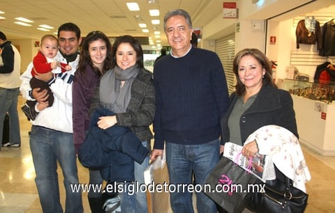 28112009 México. Federico López, Daniel Scarnati, Jenifer López, Karla López, Tiago Scarnati y Josefina López.