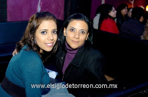 29112009 Elizabeth y Mariana Soto.