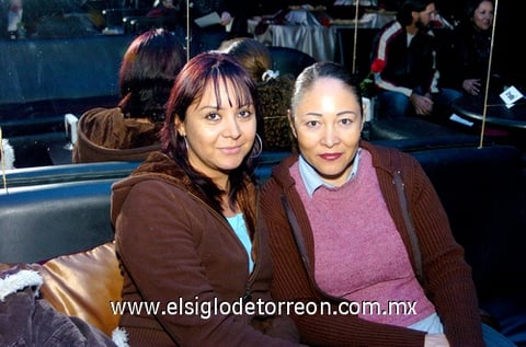 29112009 Claudia González y Lorena Reyes. EL SIGLO DE TORREÓN / ÉRICK SOTOMAYOR