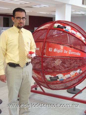 29112009 Juan Antonio Martínez Reyes, ganador de un Ipod Shuffle.