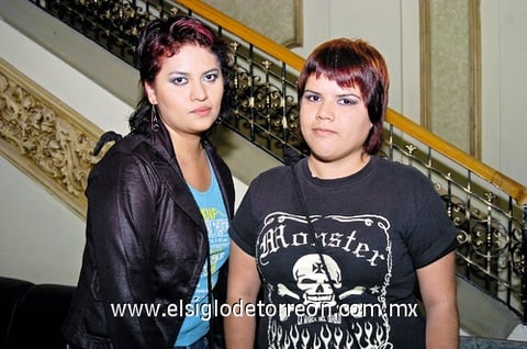 29112009 Yazmín Chavarría y Ana Mercado.