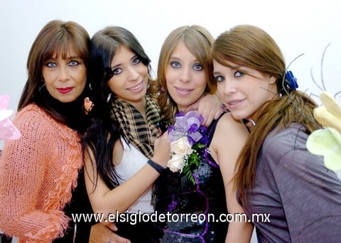 29112009 Linda Núñez en su fiesta de canastilla que corrió a cargo de su mamá Linda Martínez de Núñez y sus hermanas Fernanda y Paola Núñez.