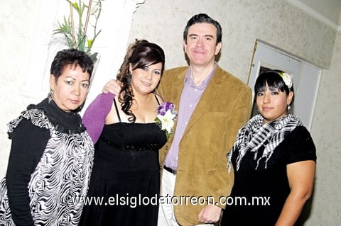 29112009 Emilia Díaz y Gerardo García en su despedida de solteros, organizada por Martha Moreira y Martha Yadira Díaz.