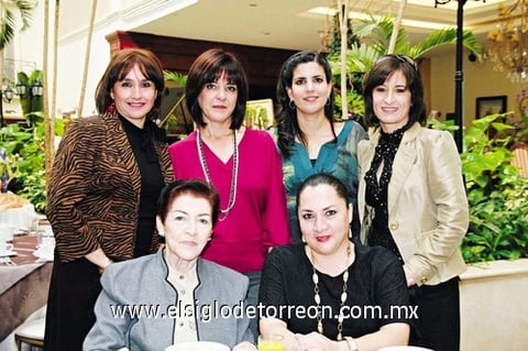 29112009 Irma Núñez de Mitre en su cumpleaños, acompañada por Silvia Núñez, Gaby Núñez, Pily Diez, Irma Guerrero y Antonieta Aguilera.