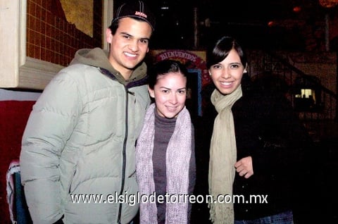 01122009 Juan Carlos Aldama, Jéssica Villafaña y Ana Serna.