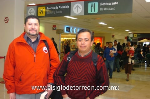 01122009 México. Llegaron a La Laguna en plan de trabajo Leopoldo Islas y Francisco Rivas.