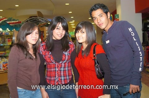 03122009 Daniela, Lupita, Vanesa Montserrat y Miguel.