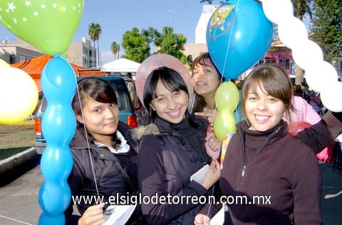 02122009 Ale Recio, Karla Arjón y Zuelem Zamora.