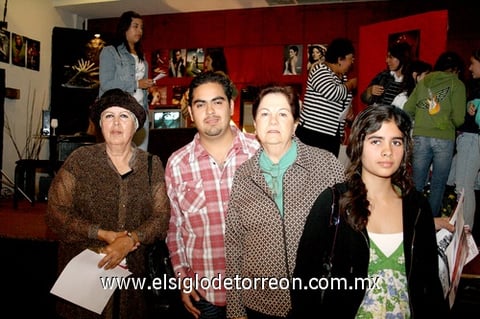 03122009 Brenda Fernanda Llamas, José Manuel Acero, Guadalupe Piñera y Elia Rosa Piñera. EL SIGLO DE TORREÓN/JAIME DE LARA