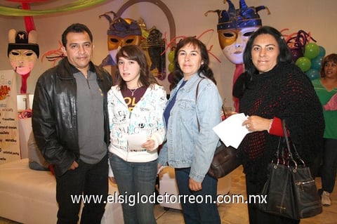 03122009 Asistentes. Roberto Canales, Aurora de Canales, Ana Lucía Canales y Ana Ruiz.