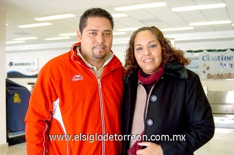 03122009 Distrito Federal. Omar Flores despidió a Graciela Flores.