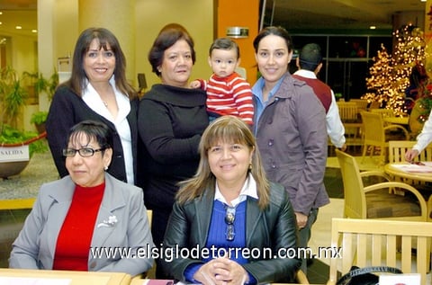 05122009 Conchis Borrel, Carmen Barrios, Mena Rodríguez, Gloria García, Alicia Favila y el pequeño Marcelo Rodríguez.