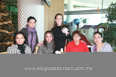 08122009 Mónica Alarcón de Cruz en su fiesta de canastilla, acompañada por Ixta de Motica, Karen Motica, Anilú Valdepeñas, Ana Lucía Motica y Tania Velázquez de Chapa.