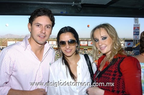 07122009 Ricardo Ávalos, Pilar González y Daniela Teele.