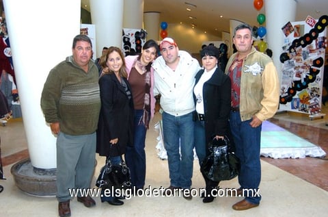 07122009 Berny y Susy Merino, Karla y Memo Gómez, Rosy y Andrés Izaguirre. EL SIGLO DE TORREÓN / ÉRICK SOTOMAYOR