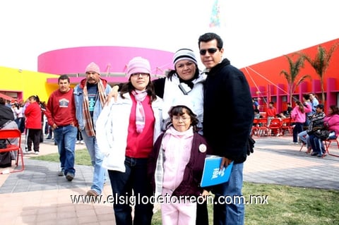 07122009 Familia. Angie, Fany, Jackie y Héctor Coronado.