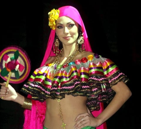 Su mirada clara, su elegancia y su belleza de Perla Beltrán Acosta cautivó a los asistentes.