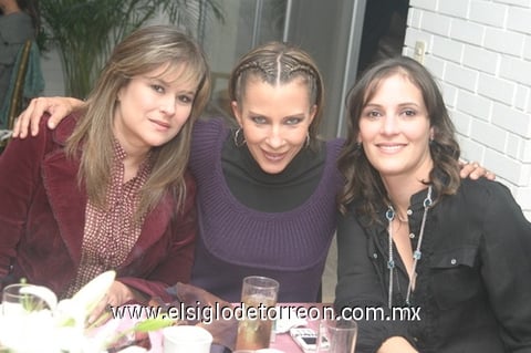 04122009  Noelia López, Susana Burillo y Celina López.