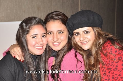 04122009 Laura Sánchez, Lorena Ibarra y Escarlet Juan Marcos.
