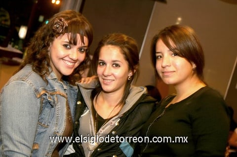 04122009 Corina Gutiérrez, Bárbara Mijares y Ceci Medina.