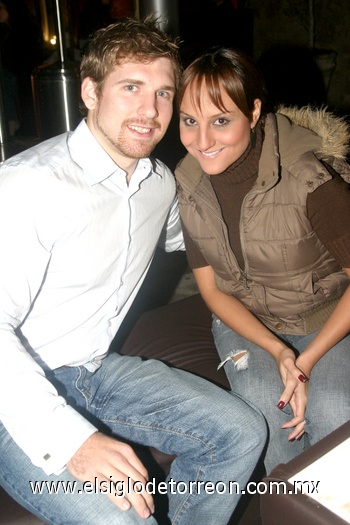 04122009 Nathan Drumm y Laura.