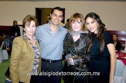 04122009 Laura, Jorge, Laura y Brenda.
