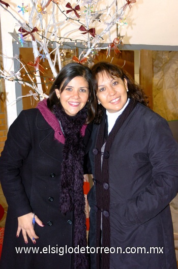 12122009 Adriana Pérez y Martha Olivares.