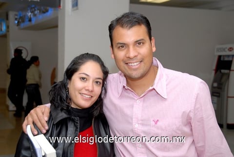 14122009 México. Yesenia Manriquez fue recibida por Fernando Sánchez.