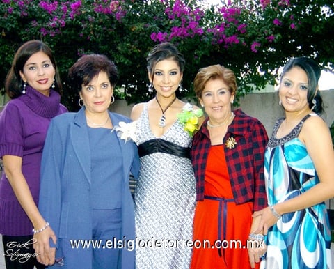 09122009 Radiante y feliz lució la Dra. María Lorena Pérez López en su fiesta prenupcial.- Érick Sotomayor Fotografía