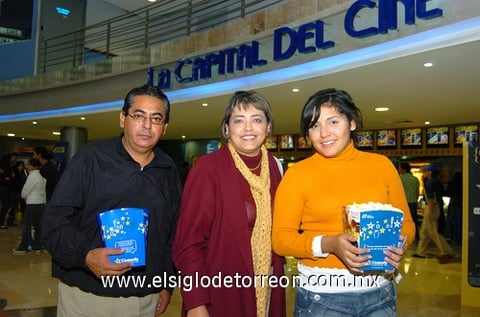 10122009 Hermilio Huerta, María Luisa Marín y Karla Huerta.