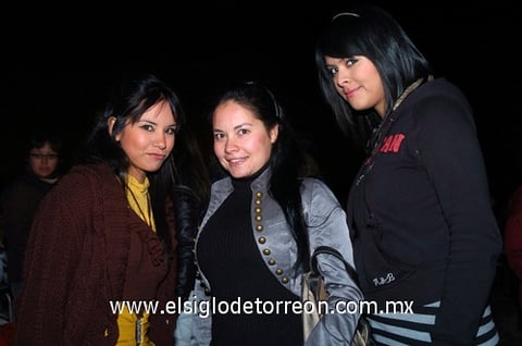 10122009 Pili Llamas, Kenia Flores y July Llamas.