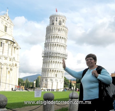 14122009 Sonia Hernández, captada en Roma, Italia, durante sus recientes vacaciones.