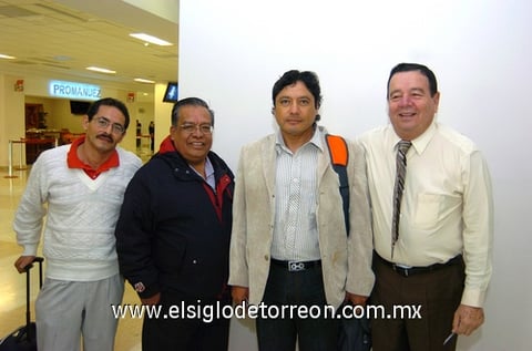 10122009 México. Salomón Villafañe, Víctor Santiago y Rafael Salinas, fueron recibidos por Eduardo González.