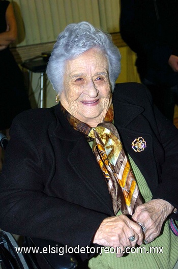 11122009 Catalina Pérez lució feliz en su festejo con motivo de sus 100 años de vida.