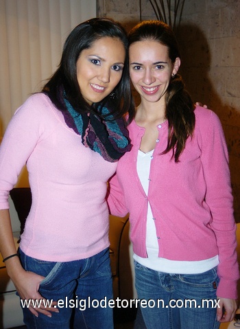 11122009 Lizbeth Gallardo en una despedida de soltera junto a Myriam Martínez.