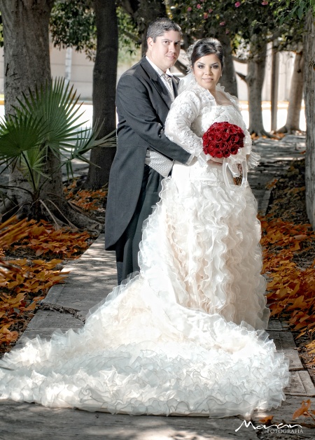 Unieron sus vidas en sagrado matrimonio, Lic. Alejandrina Tapia Soto y Lic. Jorge Abraham González Márquez, en la iglesia de La Sagrada Familia, el 24 de octubre de 2009, en punto de las 17:00 horas.

Estudio Morán