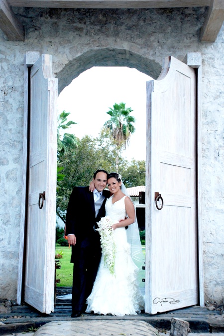 Contrajeron nupcias en la iglesia de Nuestra Señora de la Encarnación, Srita. María del Pilar Barrios Sánchez y Sr. Eduardo Barrón Fernández, el siete de noviembre de 2009, a las 20:00 horas. 

Gerardo Rivas Fotografía