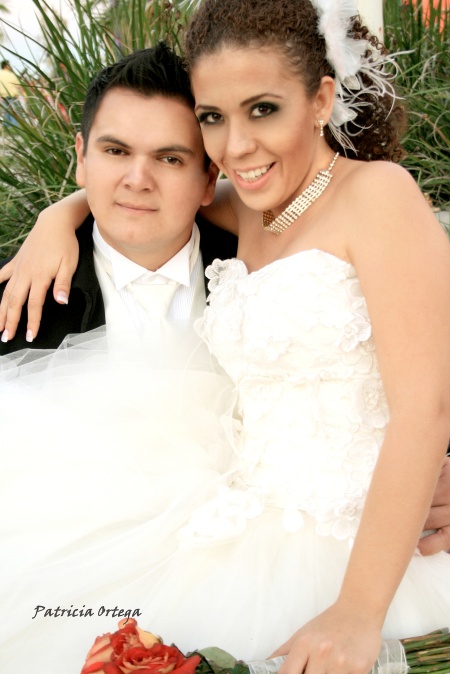 Contrajeron nupcias en la parroquia Los Ángeles, Srita. Priscila Jaqueline Cornejo Oviedo y Sr. Daniel Ramírez Carranza, el 24 de octubre de 2009, en punto de las 16:30 horas. 

Patricia Ortega Fotografía