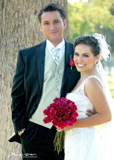 Srita. Angélica Torres Padilla y Sr. Sergio Vargas Araluce unieron sus vidas en sagrado matrimonio, en la iglesia de La Sagrada Familia, el 24 de octubre de 2009, en punto de las 18:30 horas. 

Estudio Morán