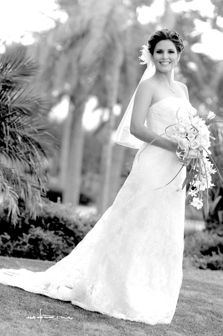 Radiante lució la Srita. Cristina de la Torre Trujillo el día de su boda con el Sr. Óscar Rodríguez Rentería.


 Maqueda Fotografía